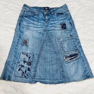 Blue Asphalt Size 9 Women's Blue Denim Patchwork Fray Hem Jean Skirt Minimalist